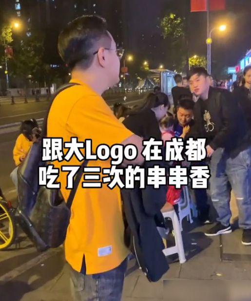 b体育官网入口：网红大LOGO风格大变吃螺蛳粉逛串串店炫富视频删除到只剩10条(图3)