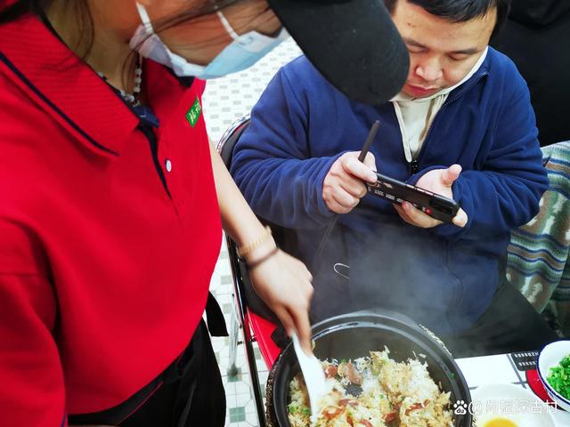 b体育：上个世纪的港风牛杂煲人均不过50元坐落海口40多年的美食老街(图8)